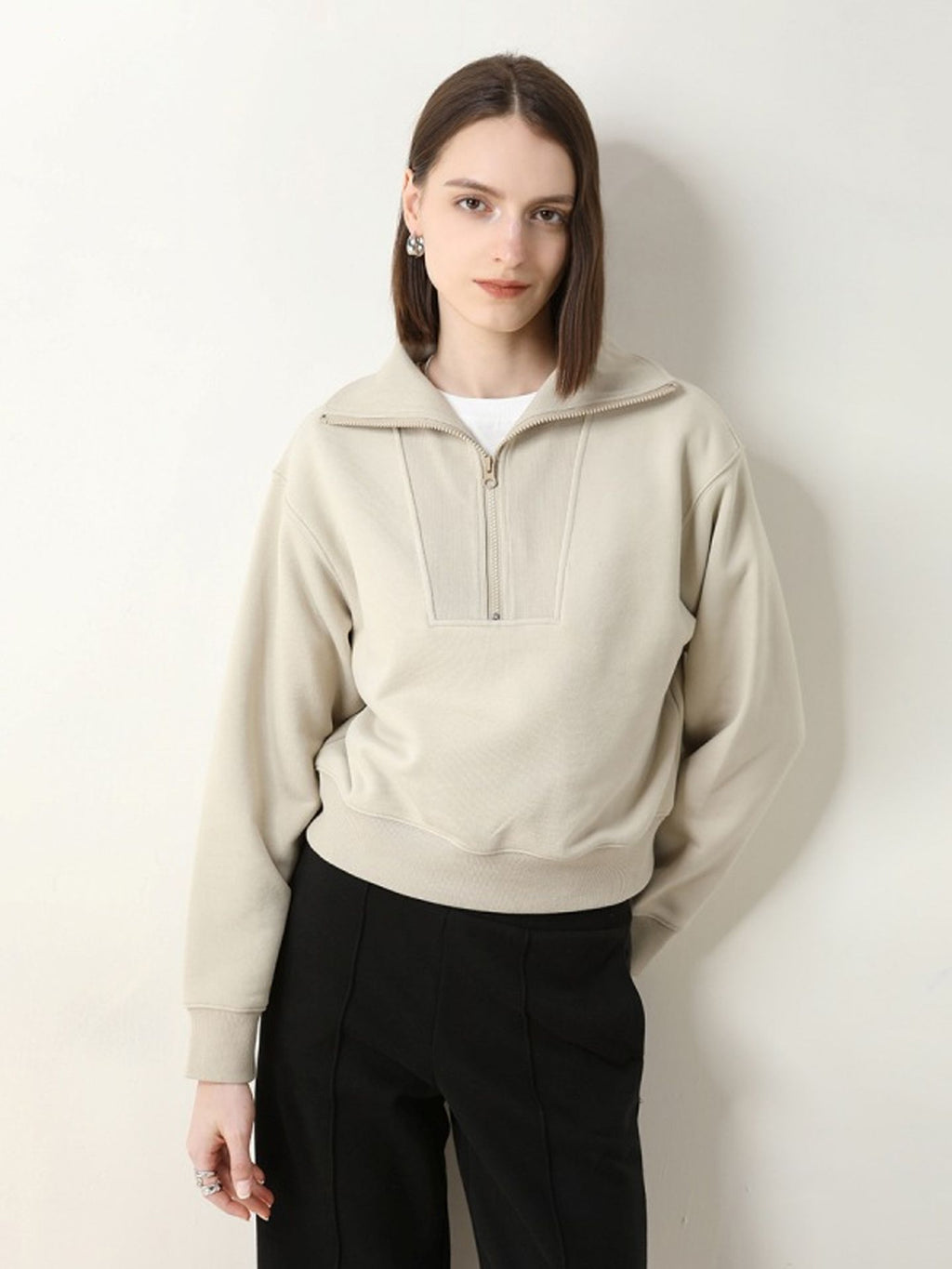 Women’s casual, loose-fitting sweater with a half-open neckline, zipper, and fleece lining – perfect for autumn and winter.