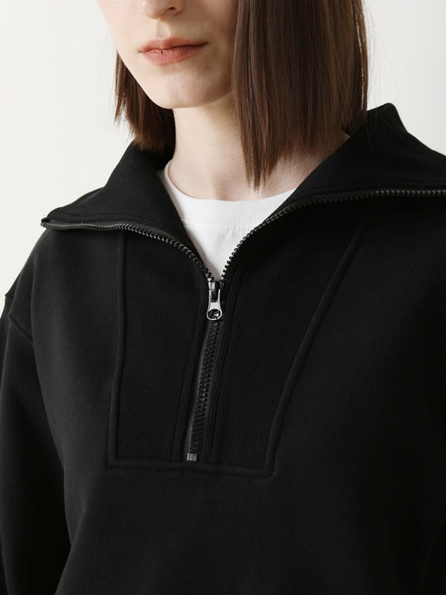 Women’s casual, loose-fitting sweater with a half-open neckline, zipper, and fleece lining – perfect for autumn and winter.