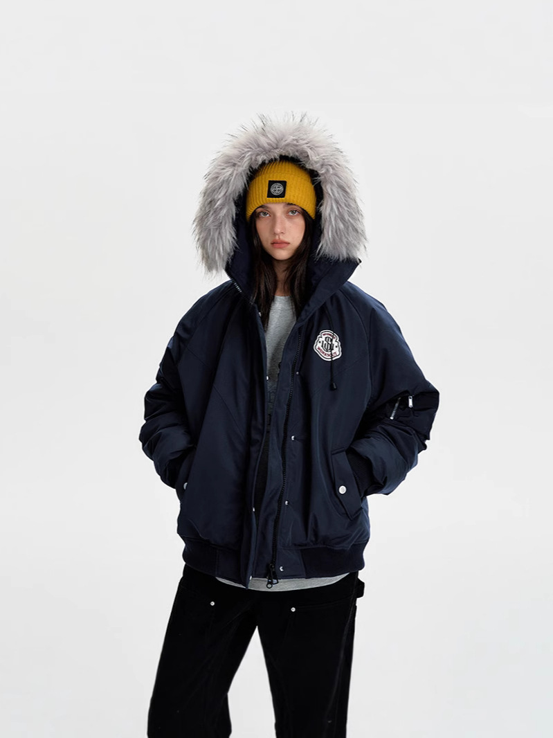Winter American-style casual design loose-fitting thick down cotton coat with fur collar for women, versatile and warm.
