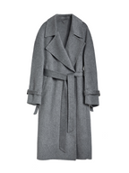 A stylish, high-end women’s cashmere coat with two-sided design – perfect for autumn and winter.