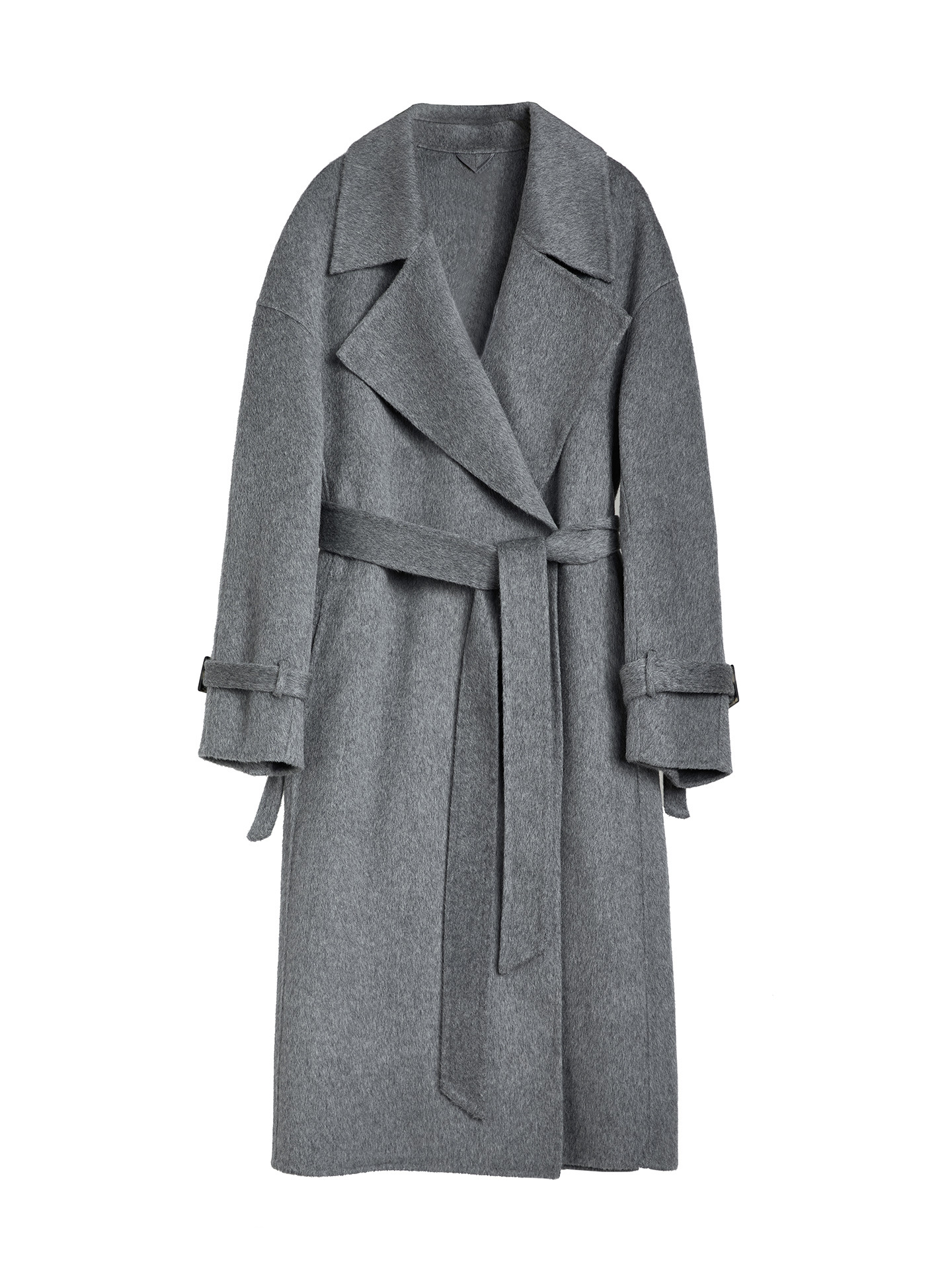 A stylish, high-end women’s cashmere coat with two-sided design – perfect for autumn and winter.
