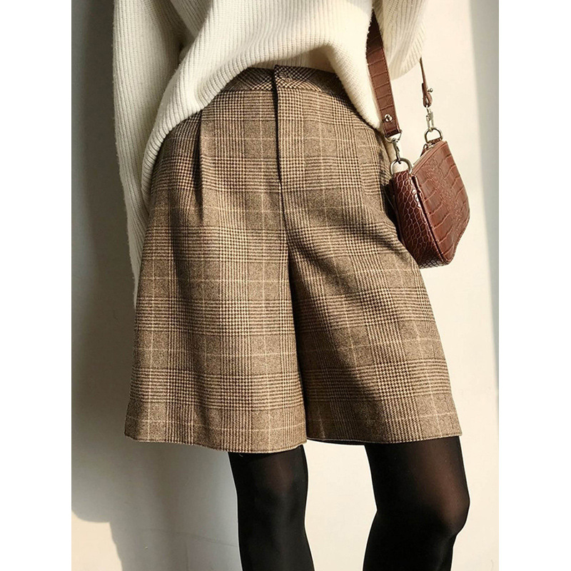 High-end wool plaid suit pants, brown casual pants, new autumn/winter style for women, 2025, retro and versatile five-point shorts
