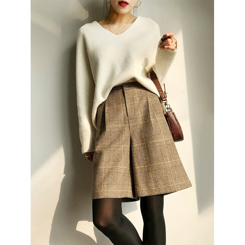 High-end wool plaid suit pants, brown casual pants, new autumn/winter style for women, 2025, retro and versatile five-point shorts