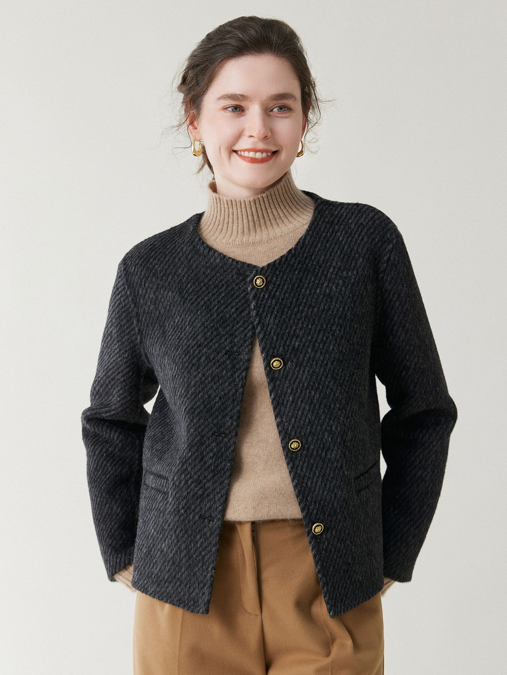 A stylish, short-length woolen coat for women in autumn and winter – featuring a double-sided design, a round neckline, and a retro style made from pure woolen fabric. Truly trendy!