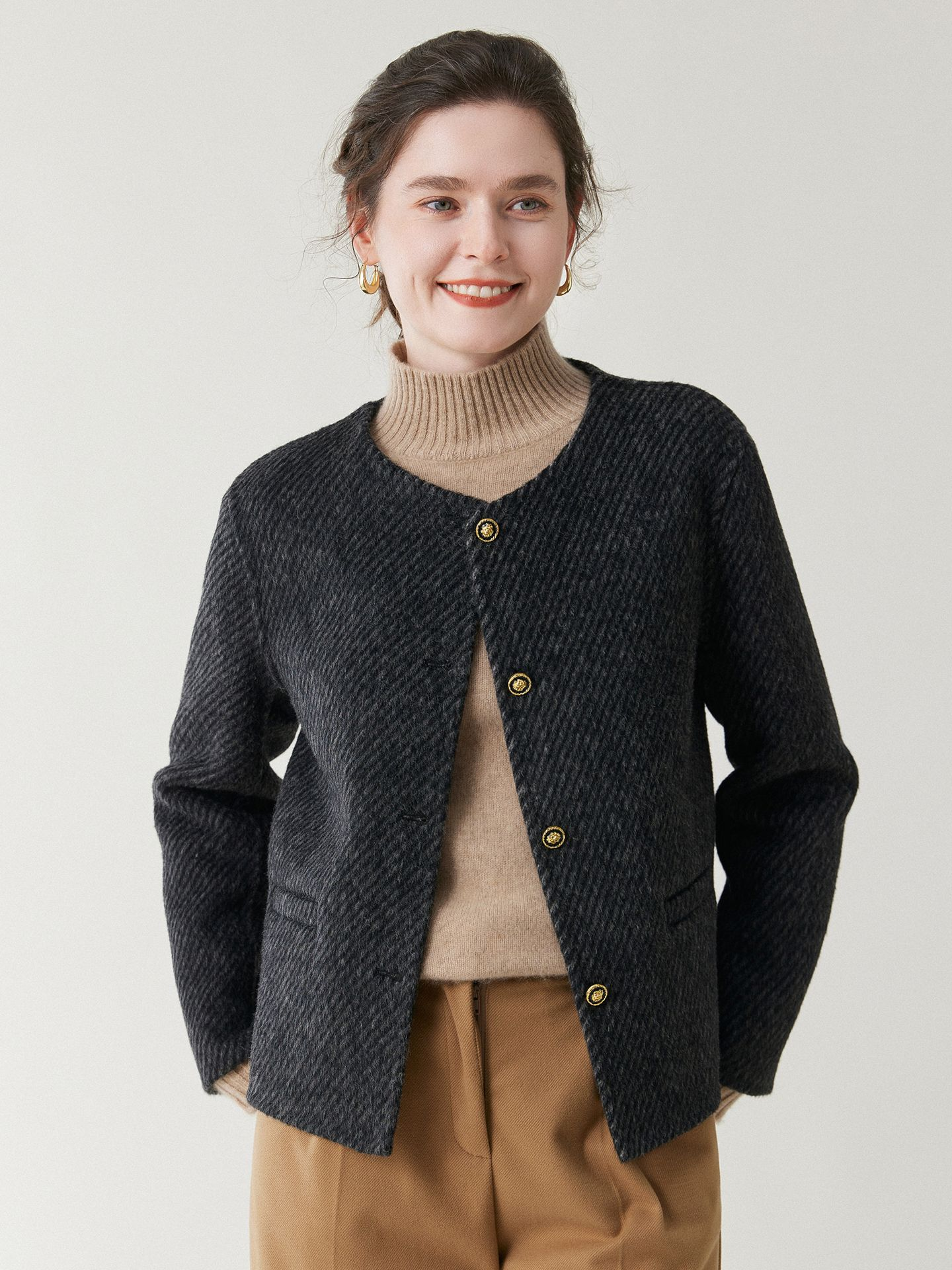 A stylish, short-length woolen coat for women in autumn and winter – featuring a double-sided design, a round neckline, and a retro style made from pure woolen fabric. Truly trendy!