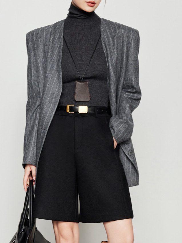 Women's wool shorts, new winter style, black casual pants, bootcut pants, suitable for wearing outside.