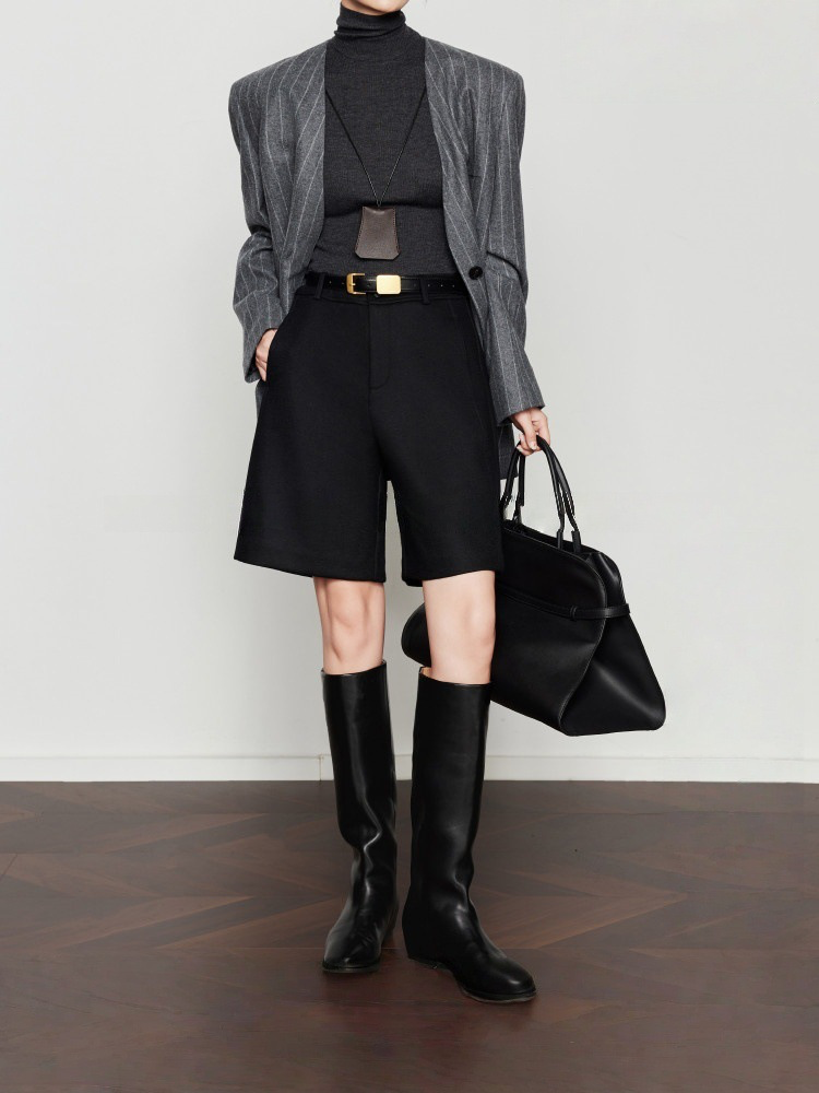 Women's wool shorts, new winter style, black casual pants, bootcut pants, suitable for wearing outside.
