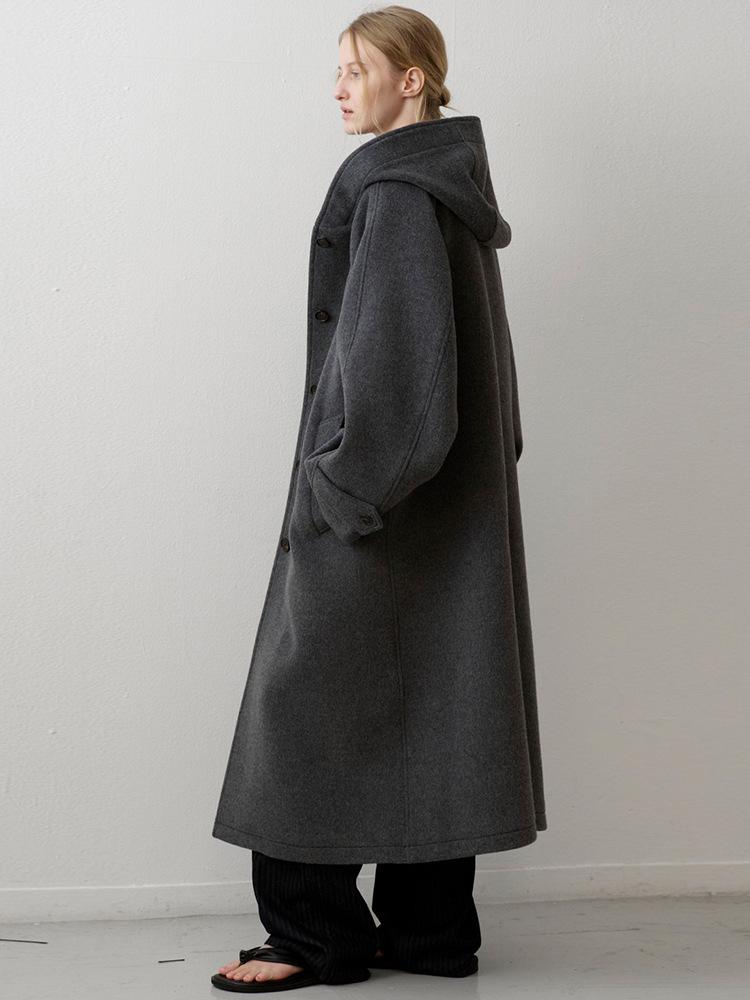 Women’s woolen coat with hood – a stylish, casual option for autumn and winter.