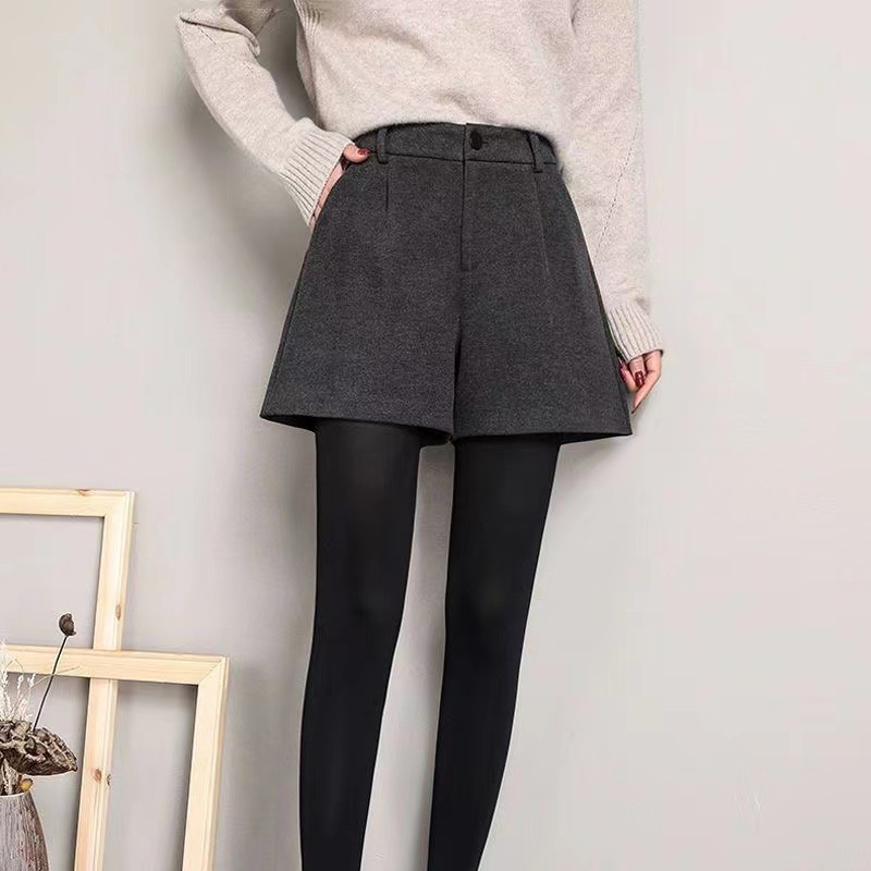 Women's grey shorts, autumn and winter, versatile, 2025 new style, high-waisted A-line, plus size, casual suit pants.