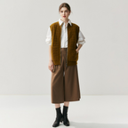 A women’s cashmere sweater with a thicker texture; also available as a cashmere vest or a padded, double-layered knitted vest.