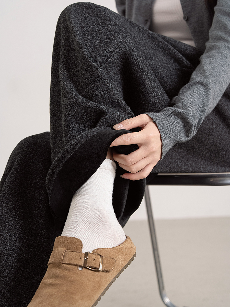 Women's autumn/winter fleece-lined pants, relaxed style, loose fit, color blocking, elastic waist, thickened, versatile, slimming, casual.