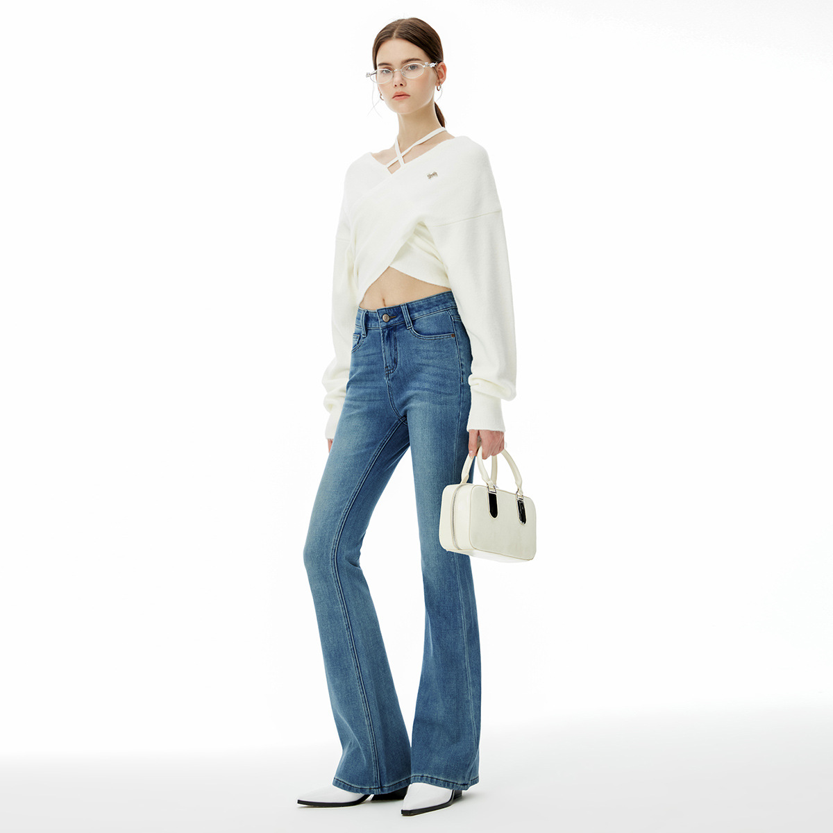High end 2025 autumn and winter new women's clothing with four sided elastic and slightly flared slim fit denim pants in dark blue, showing height and slimming trend