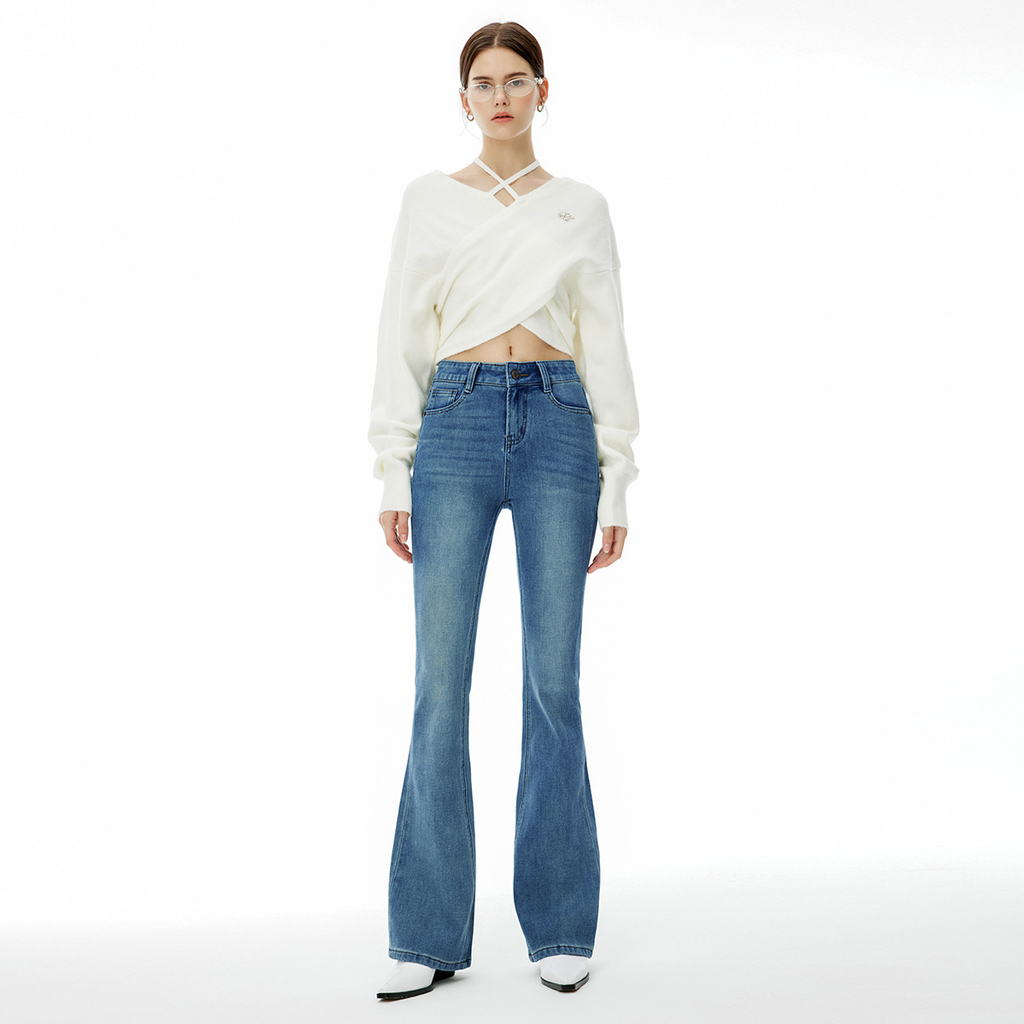 High end 2025 autumn and winter new women's clothing with four sided elastic and slightly flared slim fit denim pants in dark blue, showing height and slimming trend