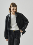 Black leather jacket for women – a stylish, cool, and gender-neutral garment perfect for autumn and winter. Features a loose fit and a stand-up collar, giving it a distinctive biker jacket style.