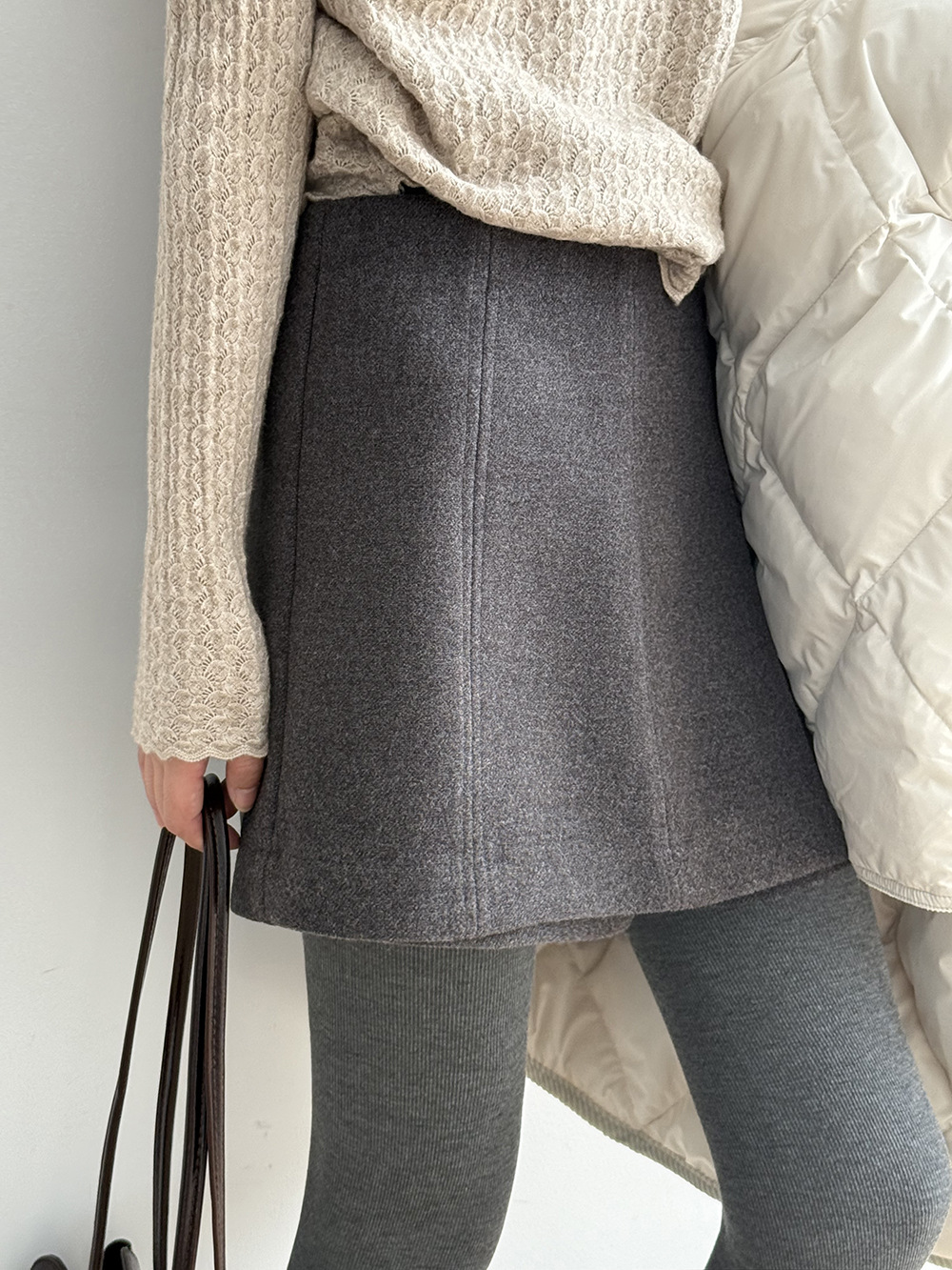 High-waisted, split-hem wool culottes with a stylish design; Korean retro casual style, thickened A-line shorts for winter.