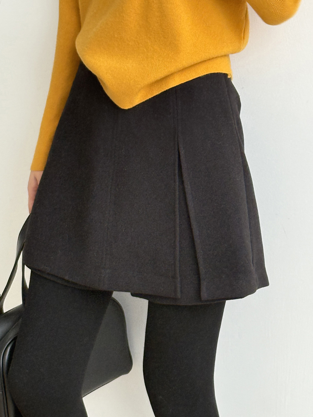 High-waisted, split-hem wool culottes with a stylish design; Korean retro casual style, thickened A-line shorts for winter.