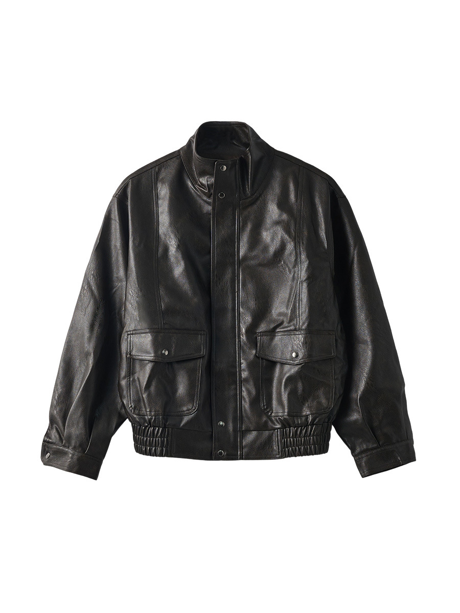 Black leather jacket for women – a stylish, cool, and gender-neutral garment perfect for autumn and winter. Features a loose fit and a stand-up collar, giving it a distinctive biker jacket style.