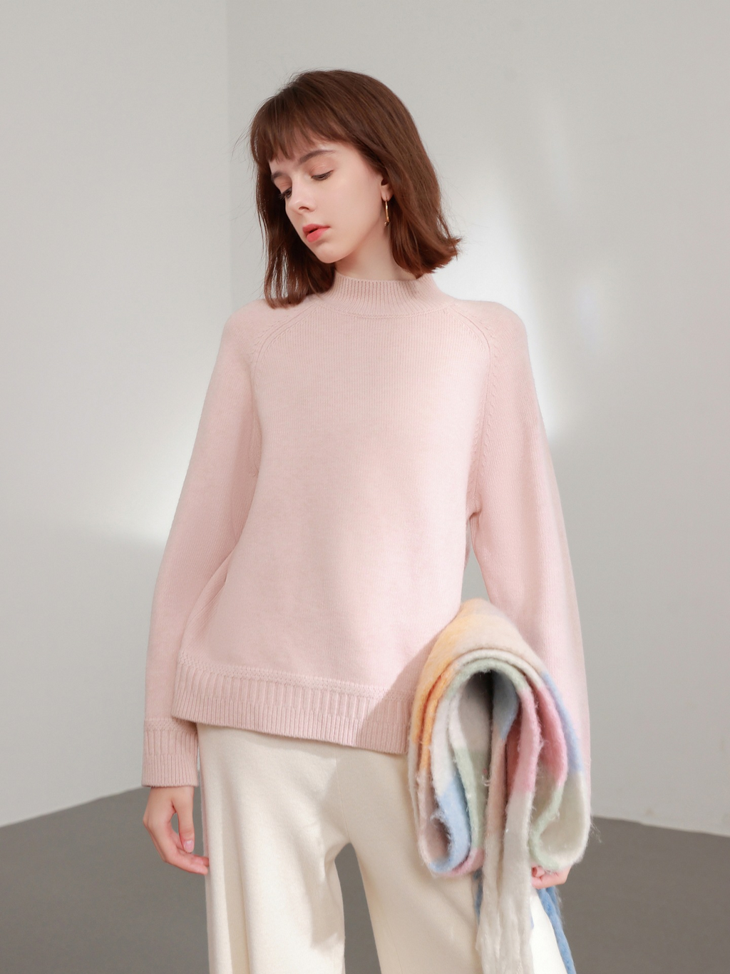 New autumn/winter solid color sweater, high neck knitwear, loose pink sweater for women.