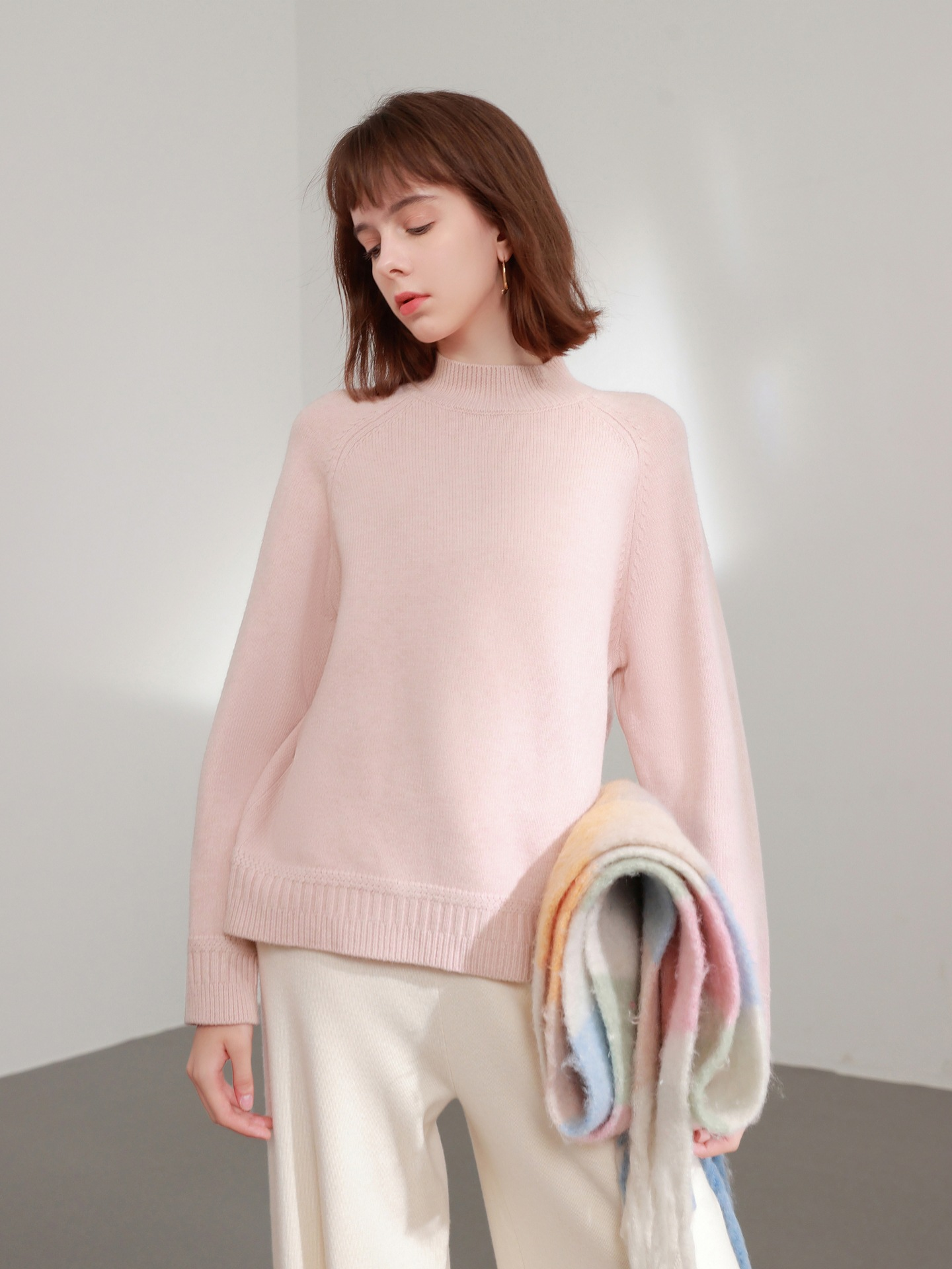 New autumn/winter solid color sweater, high neck knitwear, loose pink sweater for women.