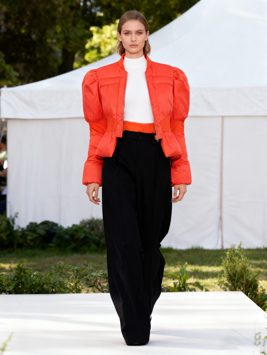 A versatile, slimming women’s jacket with a stand-up collar and long sleeves – a casual, thickened coat perfect for women.
