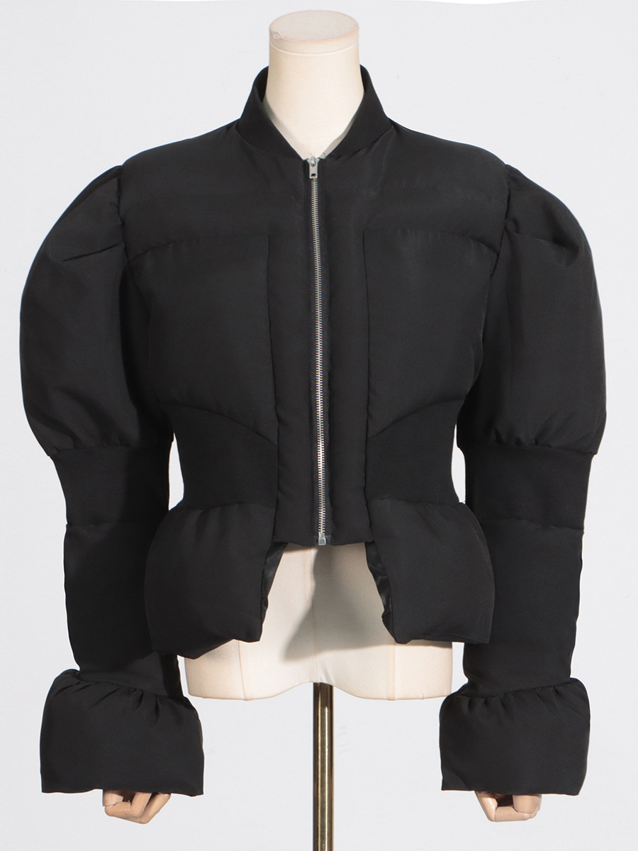 A versatile, slimming women’s jacket with a stand-up collar and long sleeves – a casual, thickened coat perfect for women.