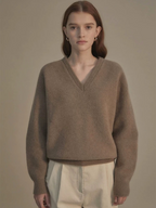 Women's V-neck sweater, 2024 autumn/winter new style, relaxed and high-end wool knitwear.