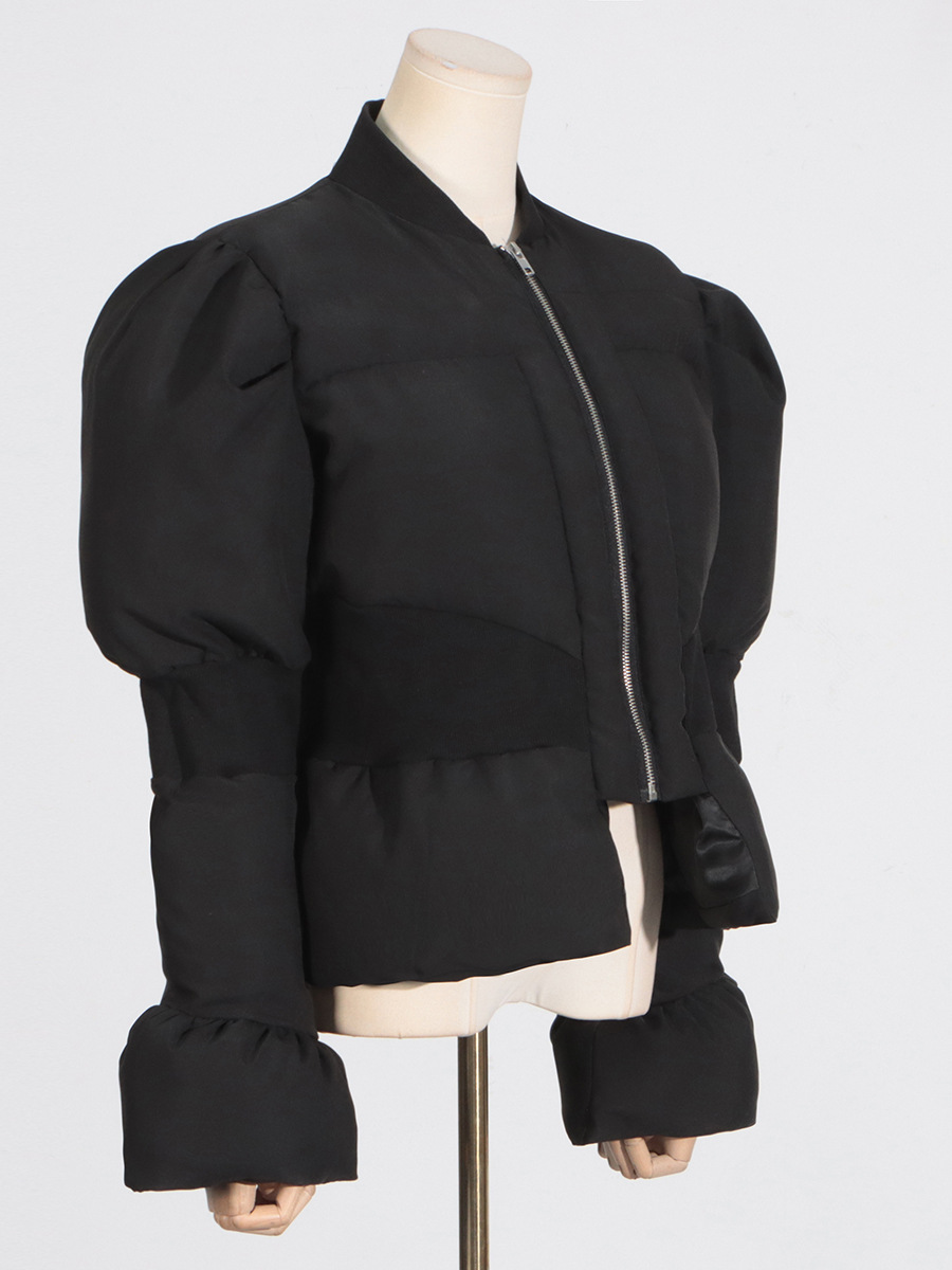 A versatile, slimming women’s jacket with a stand-up collar and long sleeves – a casual, thickened coat perfect for women.