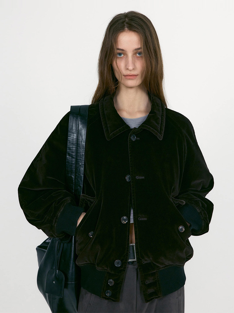 Retro, versatile, and washable fleece jacket for women – a new autumn/winter style with a loose fit that helps to slim the figure, as well as a long-sleeved design and a turn-down collar.