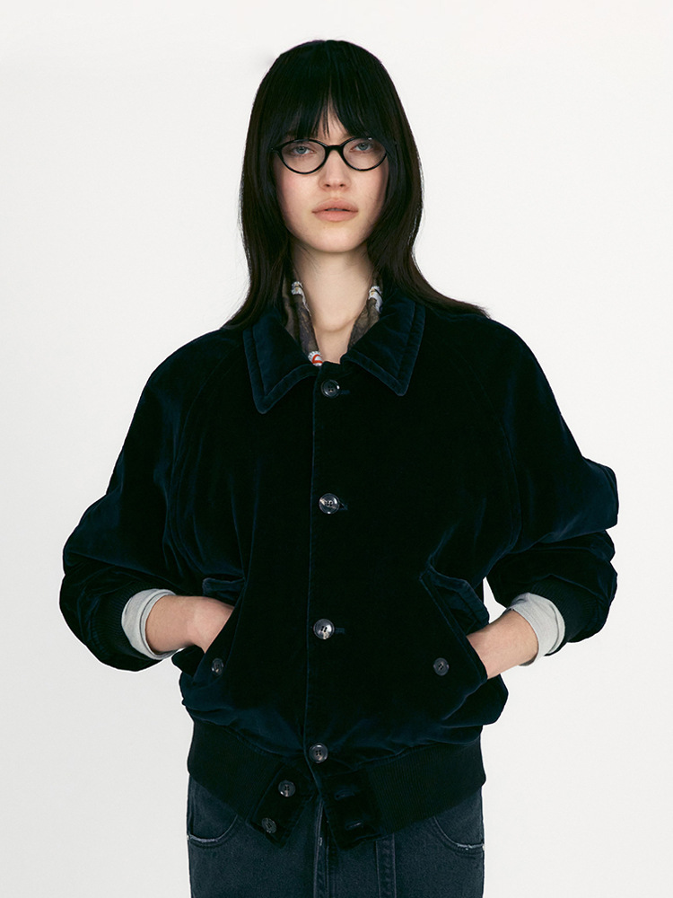 Retro, versatile, and washable fleece jacket for women – a new autumn/winter style with a loose fit that helps to slim the figure, as well as a long-sleeved design and a turn-down collar.