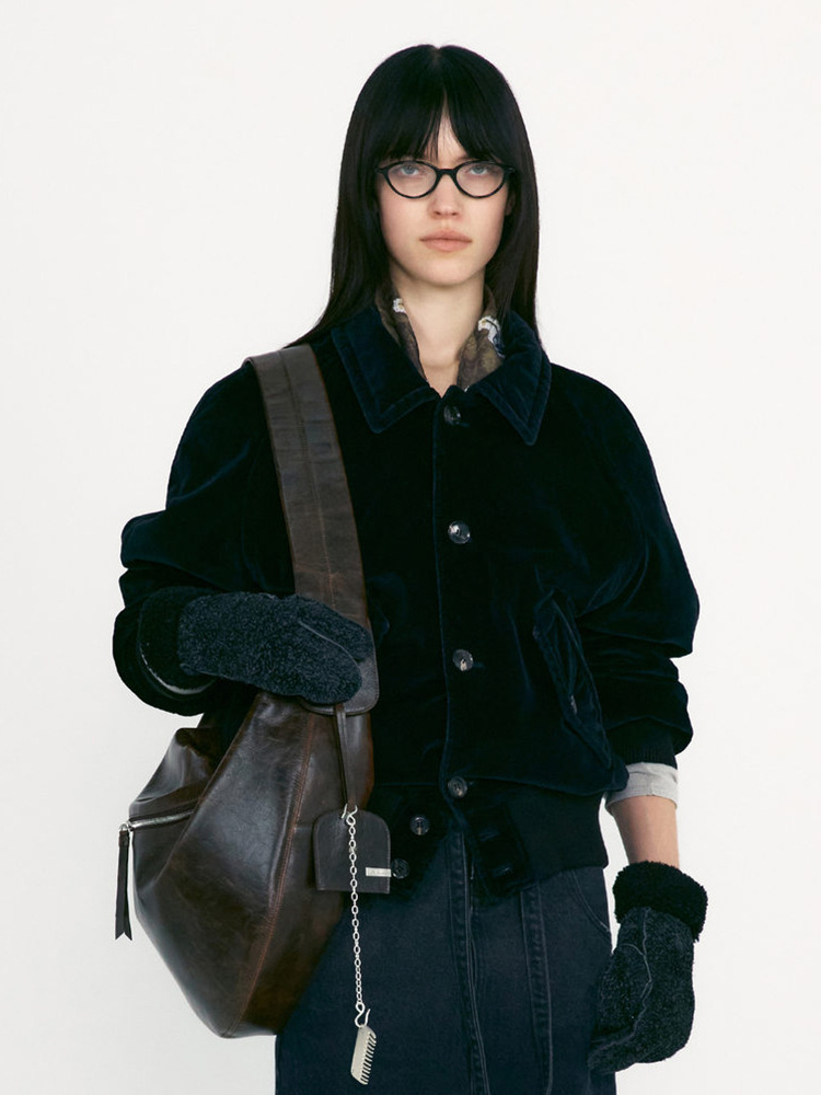 Retro, versatile, and washable fleece jacket for women – a new autumn/winter style with a loose fit that helps to slim the figure, as well as a long-sleeved design and a turn-down collar.