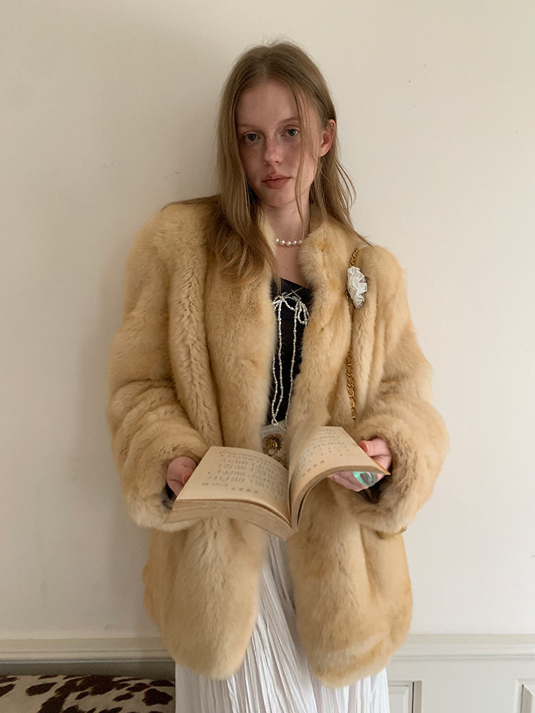 Romantic French-style full-grain fox fur coat, mid-length, youthful style, winter coat for women.