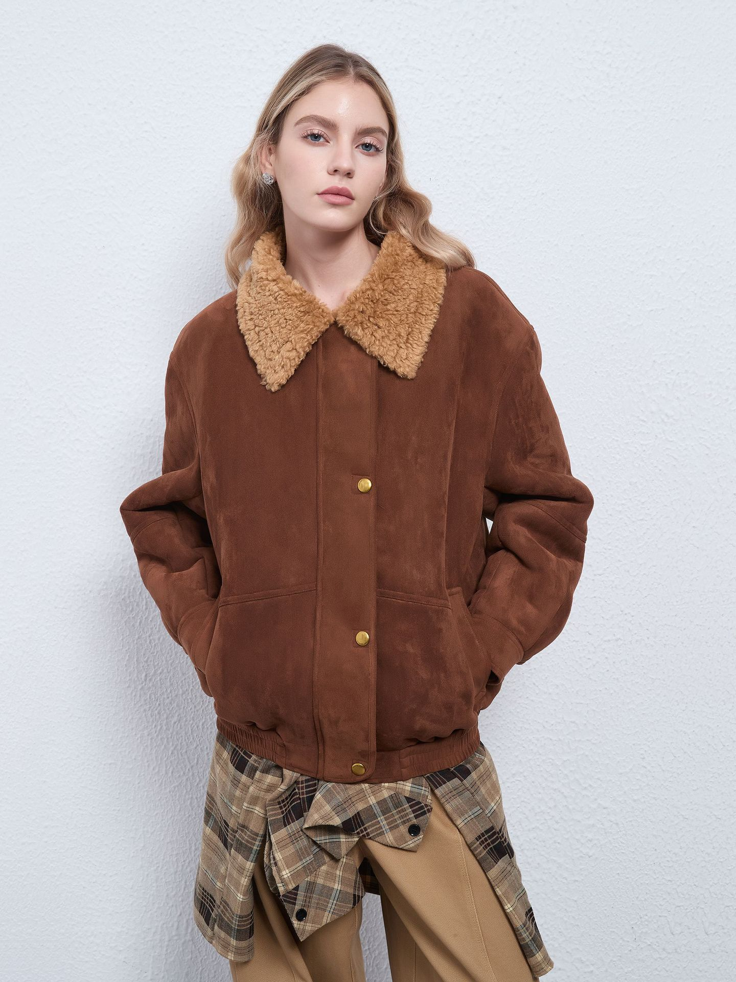 Women’s thickened jacket made of wool, suede, and velvet, all combined into one material.