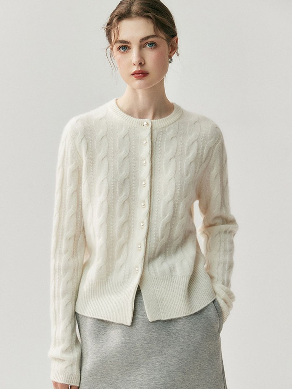New autumn/winter version: A versatile women’s sweater in cashmere, with a round neckline, pearl buttons, and a twisted design – perfect for every occasion.