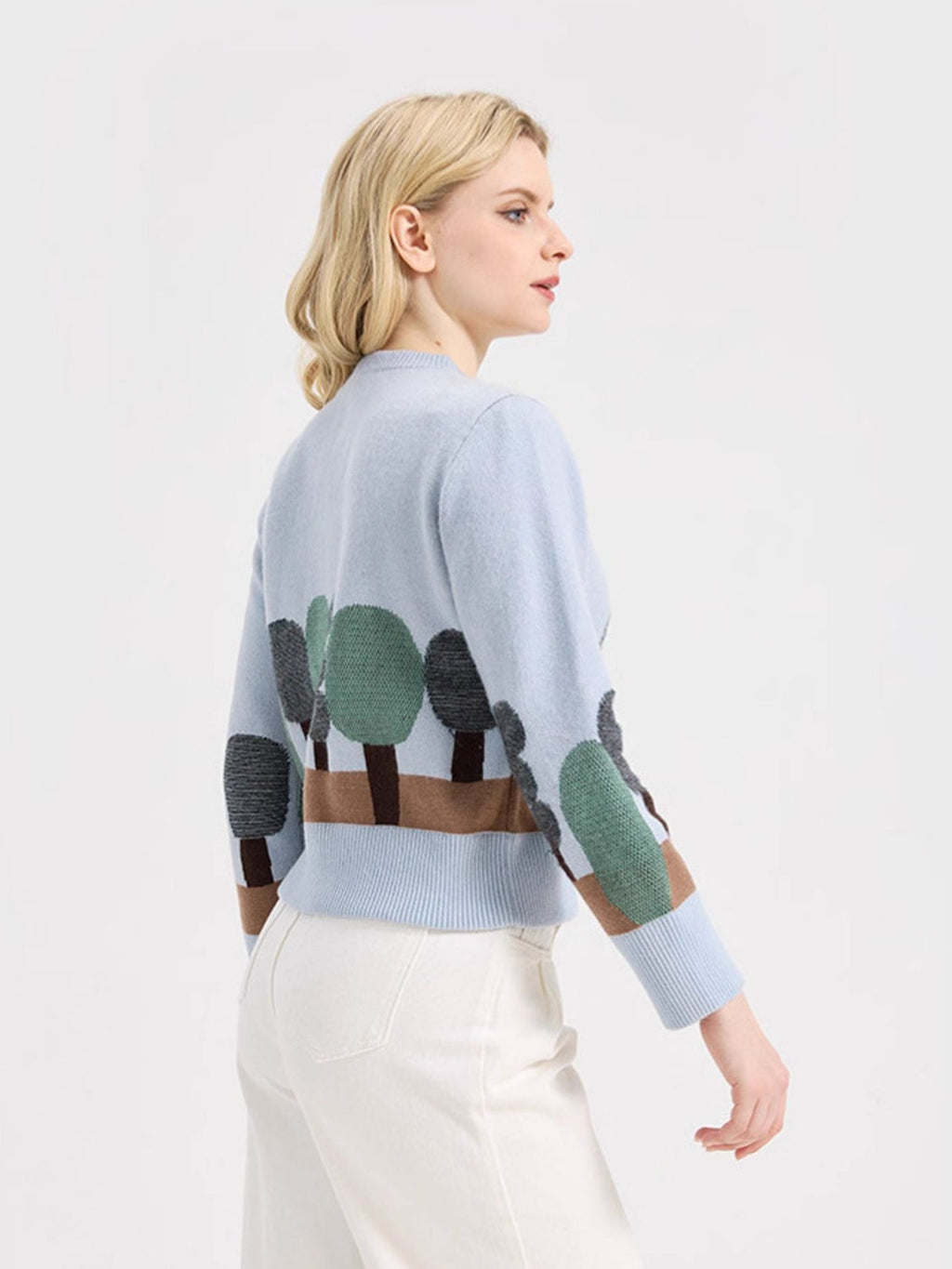 Autumn/Winter Knitwear: Mulberry Silk and Wool Sweaters, Women’s Color-Mixed Jackets and Tops