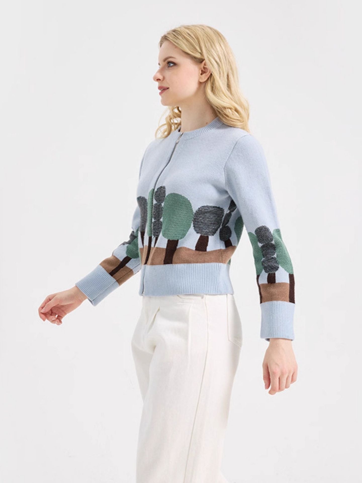 Autumn/Winter Knitwear: Mulberry Silk and Wool Sweaters, Women’s Color-Mixed Jackets and Tops