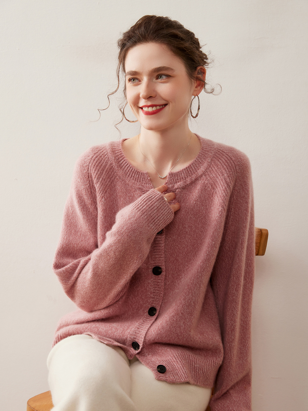 A stylish, slimming knitted sweater for women, made of cashmere-like material and featuring shoulder-cut sleeves and a round neckline.