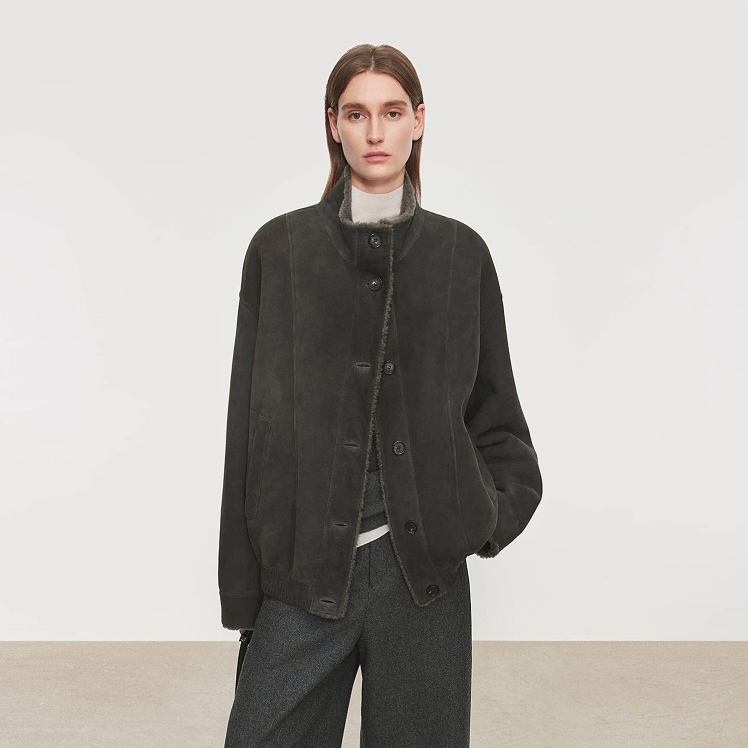 Women’s coat with stand-up collar and fur-trimmed woolen jacket