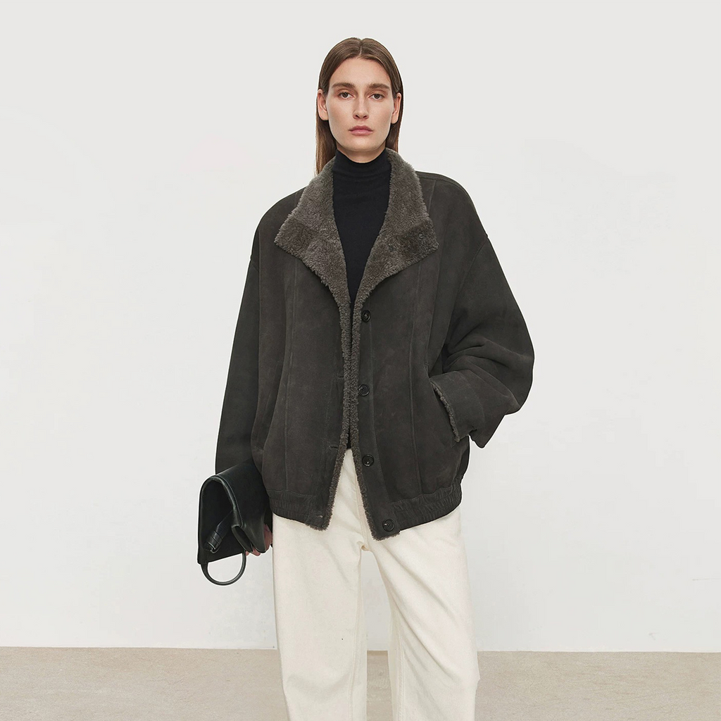 Women’s coat with stand-up collar and fur-trimmed woolen jacket
