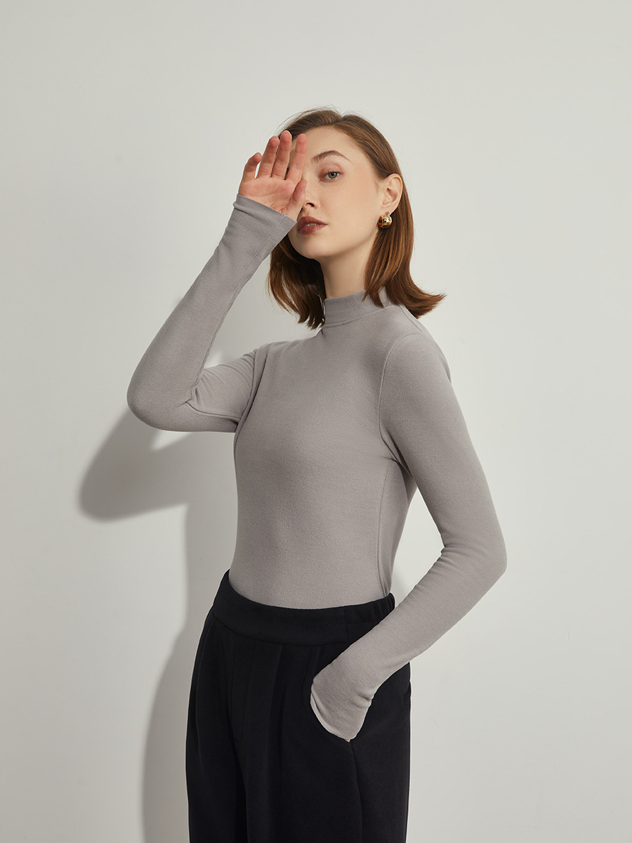 New autumn-style women’s thermal underwear with a semi-high collar and hyaluronic acid-infused long sleeves – suitable for both autumn and winter.