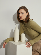 New autumn-style women’s thermal underwear with a semi-high collar and hyaluronic acid-infused long sleeves – suitable for both autumn and winter.