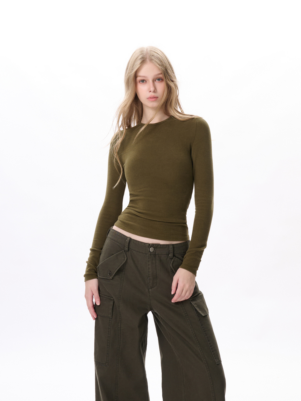 New-style round-neck thermal underwear for women – a warm, comfortable, and flattering basic garment for winter.