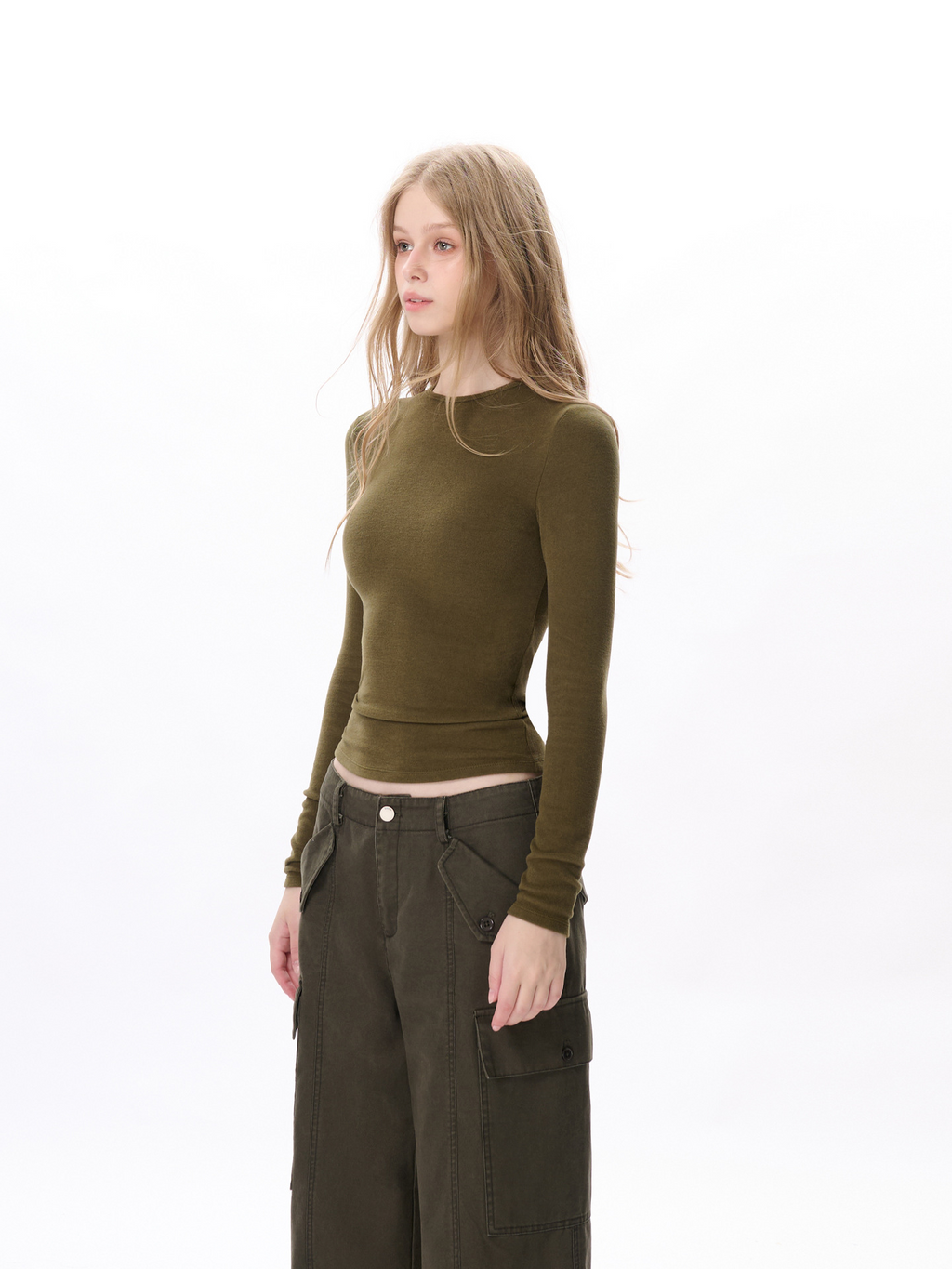 New-style round-neck thermal underwear for women – a warm, comfortable, and flattering basic garment for winter.