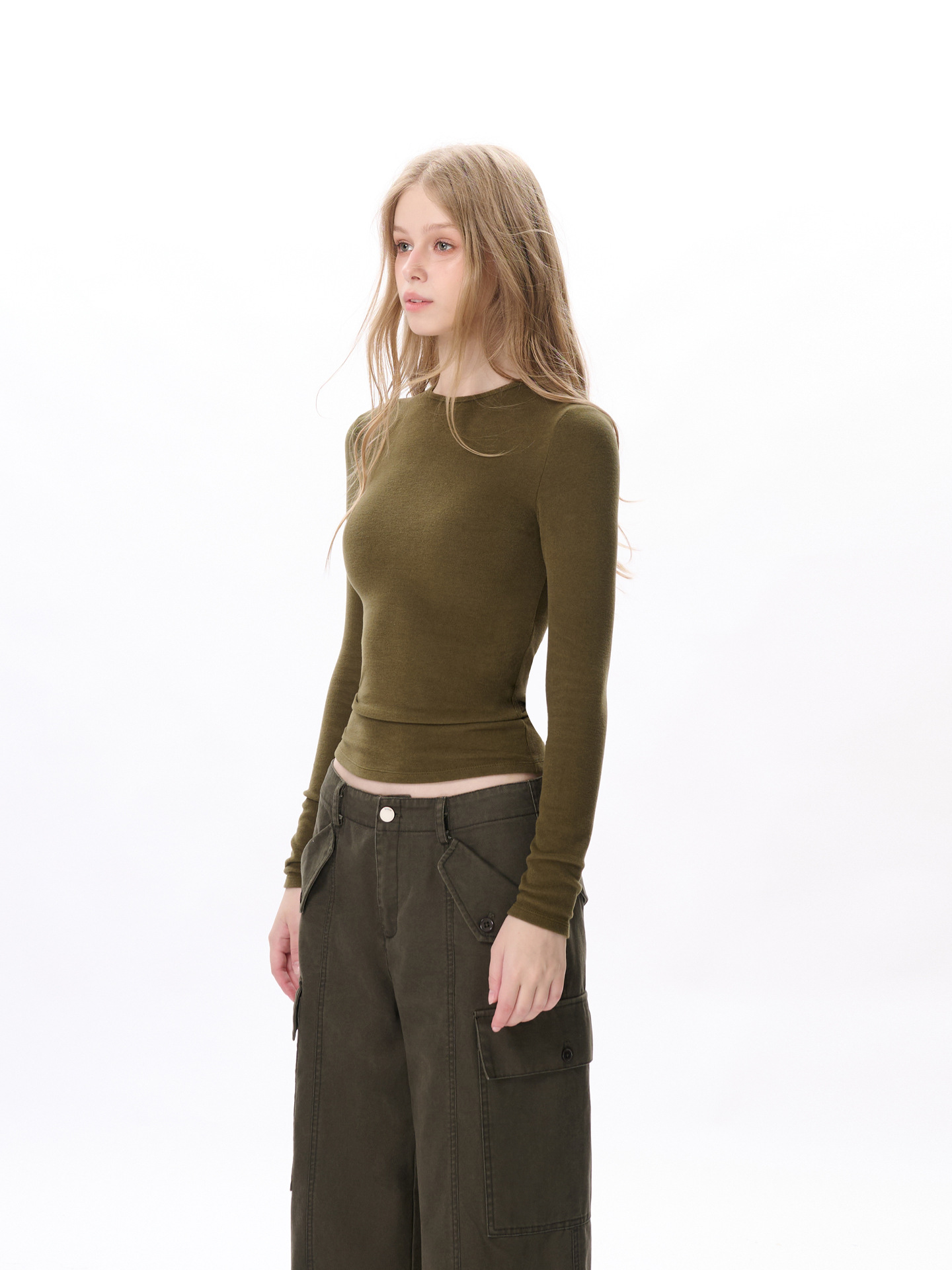 New-style round-neck thermal underwear for women – a warm, comfortable, and flattering basic garment for winter.