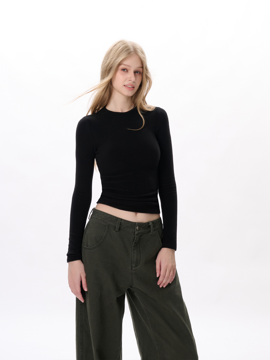 New-style round-neck thermal underwear for women – a warm, comfortable, and flattering basic garment for winter.