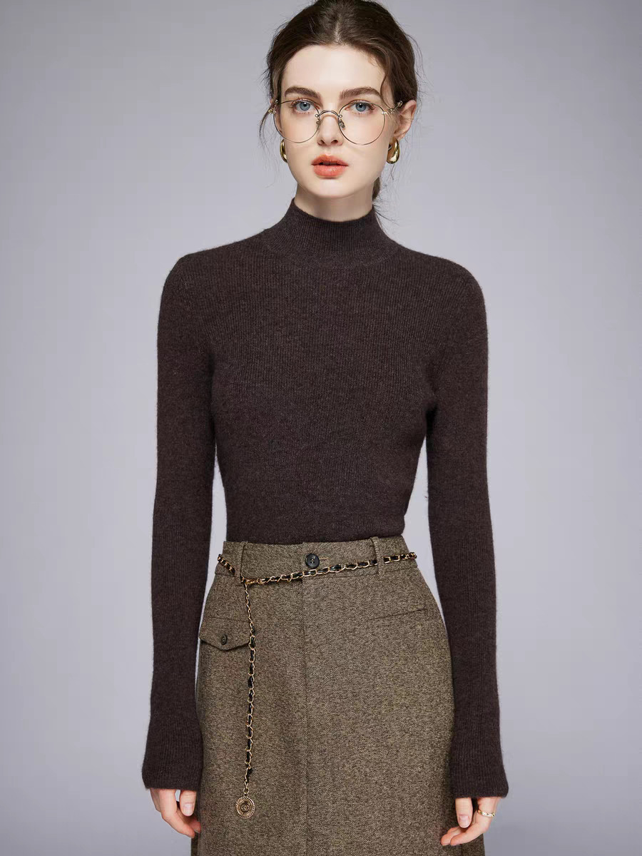 New autumn/winter cashmere sweater for women – a slim-fit, semi-high-necked cashmere sweater with a tight-fitting knitted design, perfect as a long-sleeved underlayer.