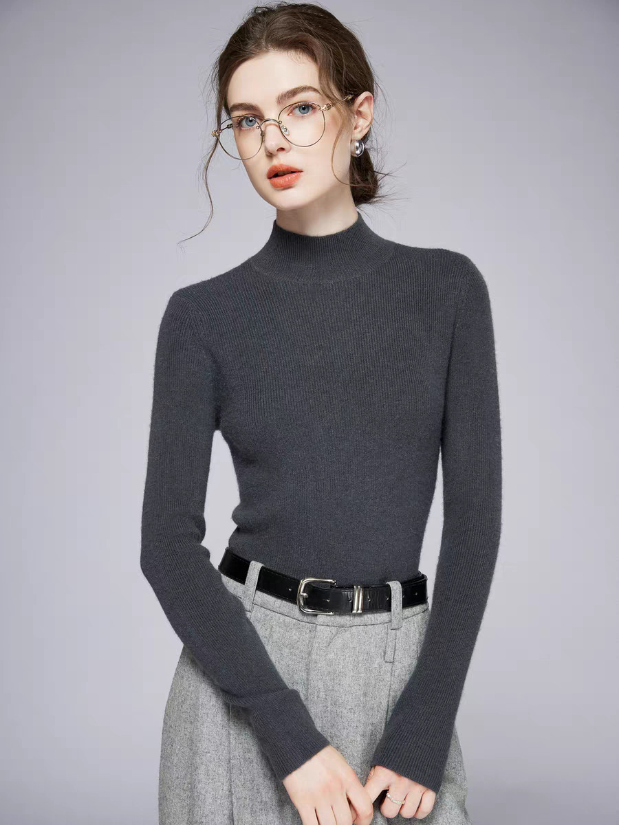 New autumn/winter cashmere sweater for women – a slim-fit, semi-high-necked cashmere sweater with a tight-fitting knitted design, perfect as a long-sleeved underlayer.