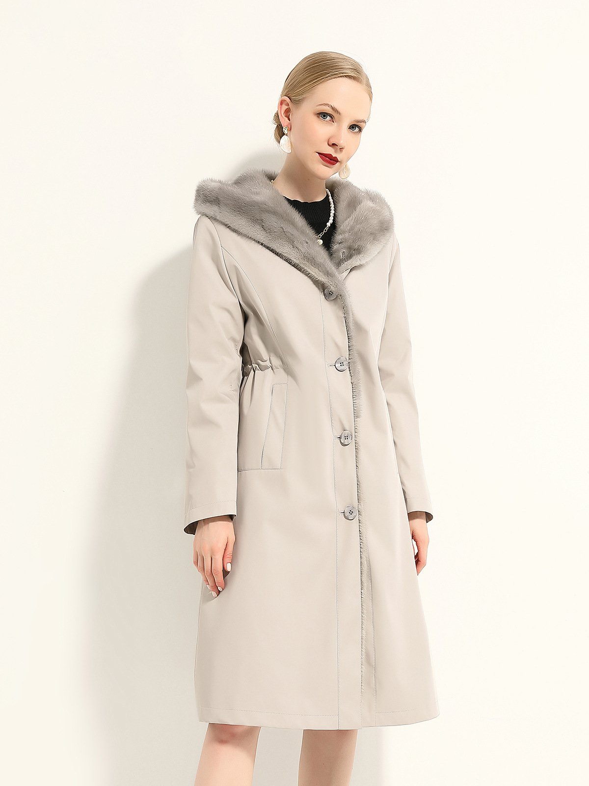 Women's parka with detachable mink lining, long over-the-knee style, mink fur coat.