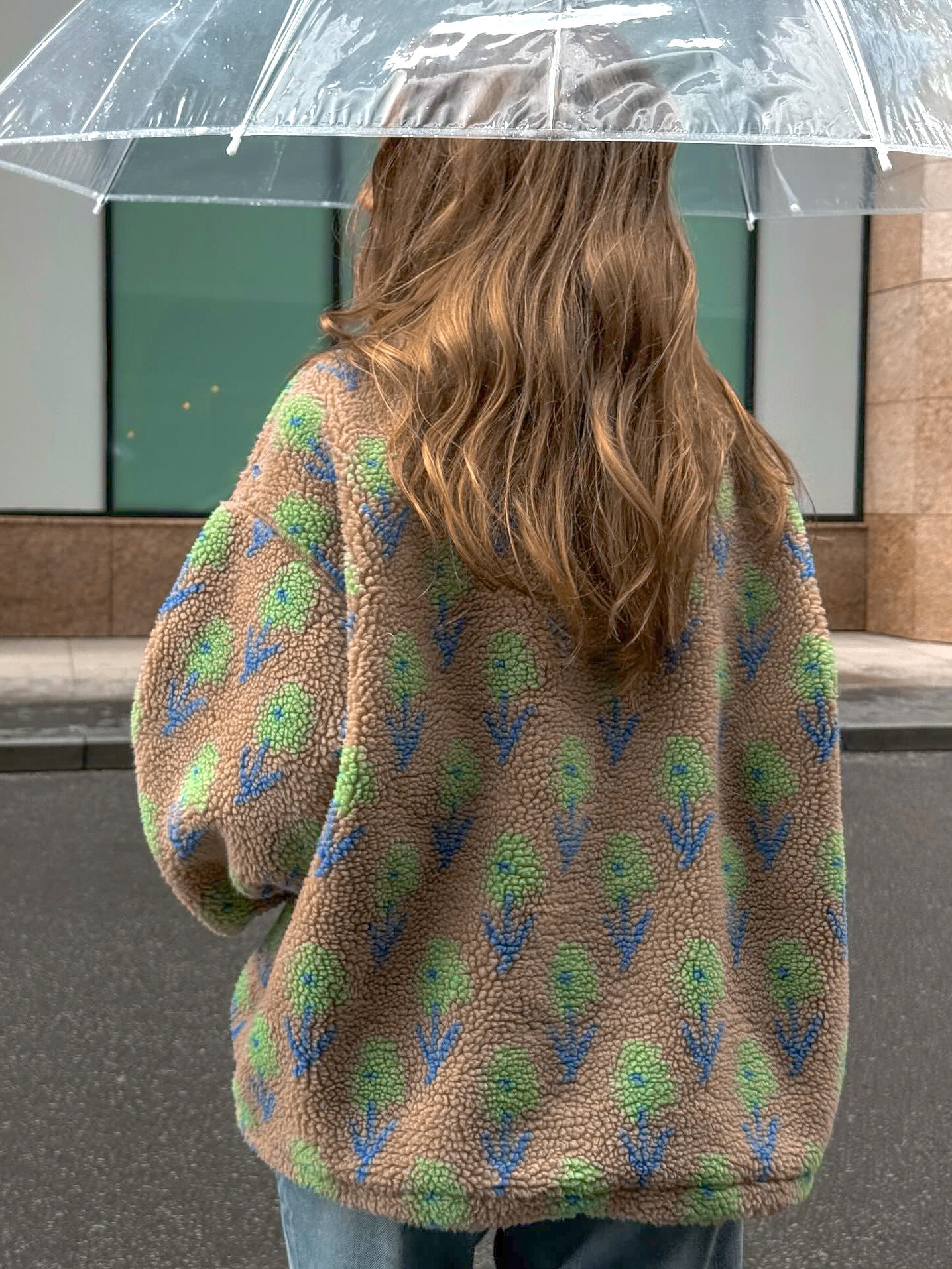Sweet purple-printed cashmere sweater with a loose fit that helps slim the figure, featuring a polo collar and a fleece lining – perfect for women.