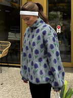 Sweet purple-printed cashmere sweater with a loose fit that helps slim the figure, featuring a polo collar and a fleece lining – perfect for women.