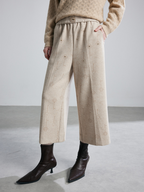 Thick, straight-leg trousers with wide legs – a new autumn/winter model made of jacquard fabric. Suitable for petite women; come with elastic waists.
